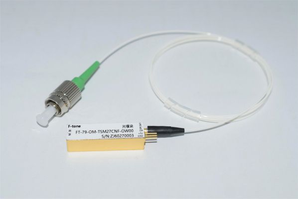 3GHz DWDM集成模拟光发？